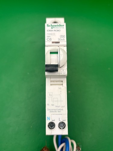 Schneider iC60H RCBO C6 6A A9D11806 C10 10A A9D11810 C32 32A A9D11832 - Picture 5 of 7