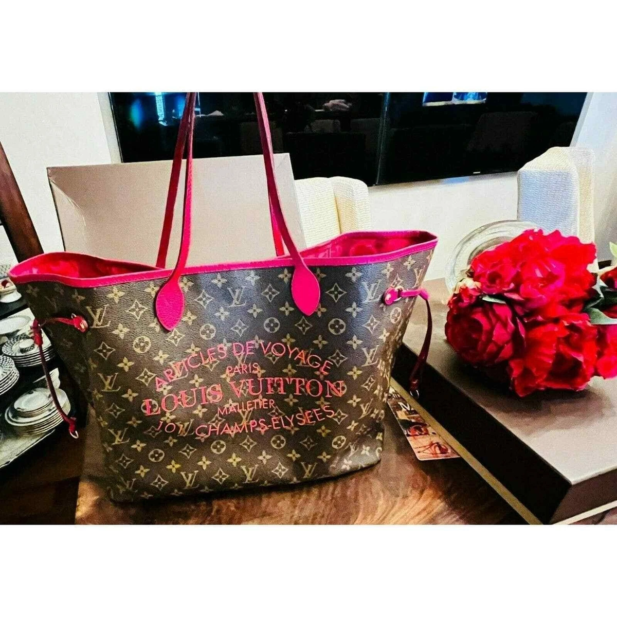 Louis Vuitton GM Monogram Neverfull Hobo Bag! Perfect Size Travel Bag.