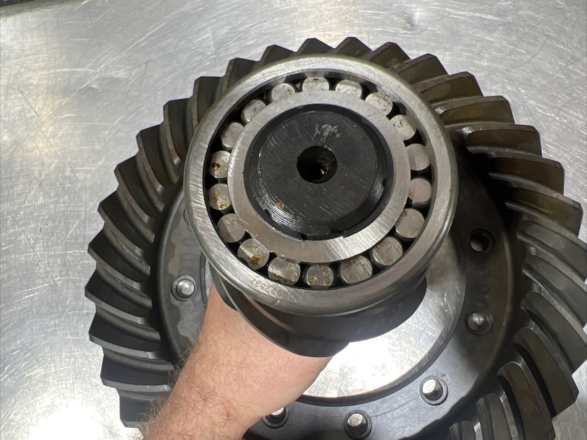 Nos Surplus MERITOR-ROCKWELL RING GEAR AND PINION SET 36899 Nos Surplus MERITOR-ROCKWELL RING GEAR AND PINION SET 36899