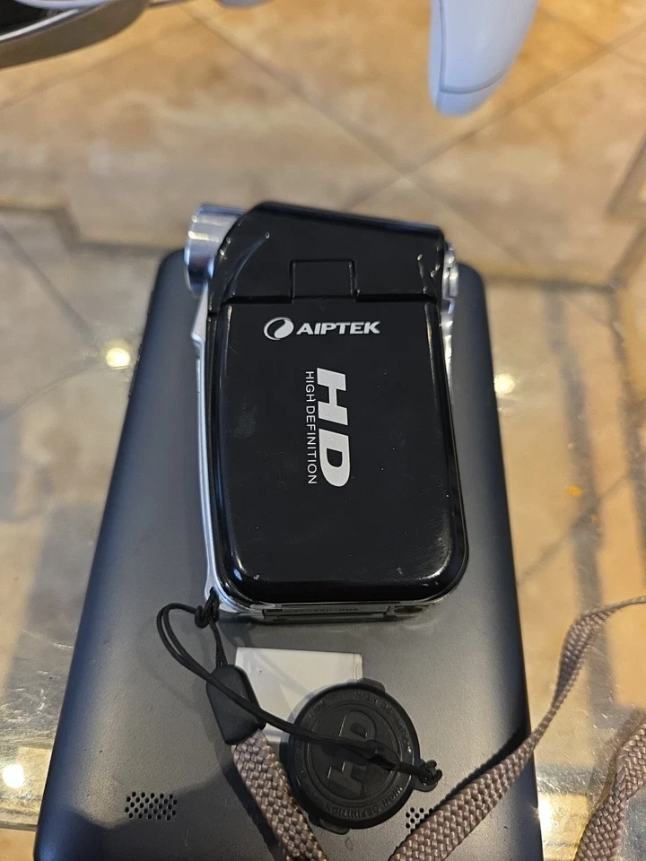 Aiptek HD DV Camcorder Video Camera With Battery  Tested  8Mega Pixels Voice  - Image 2 of 4