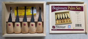 Flexcut 5 Piece Regular Palm Set EXTERIOR BOX DAMAGE