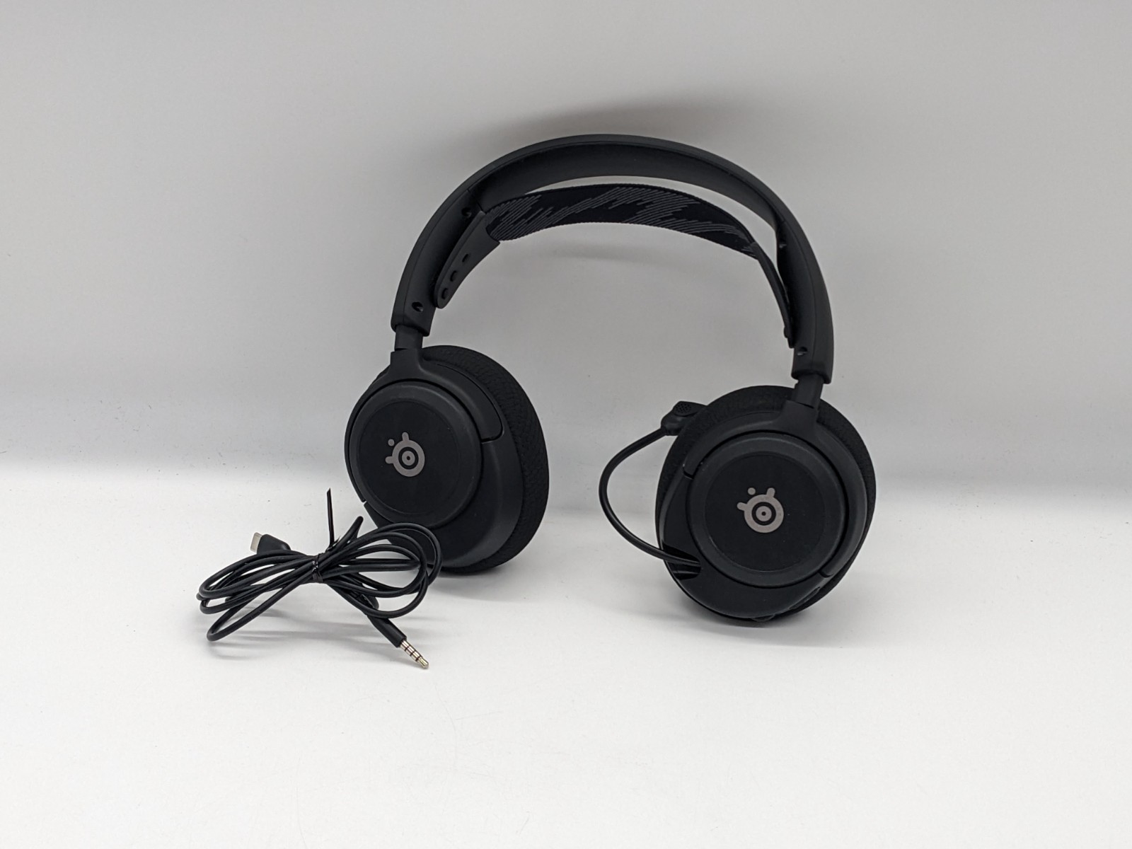 SteelSeries Arctis Nova 3 gaming headset USB-C wired RGB for PC PS5 PS4 Switch