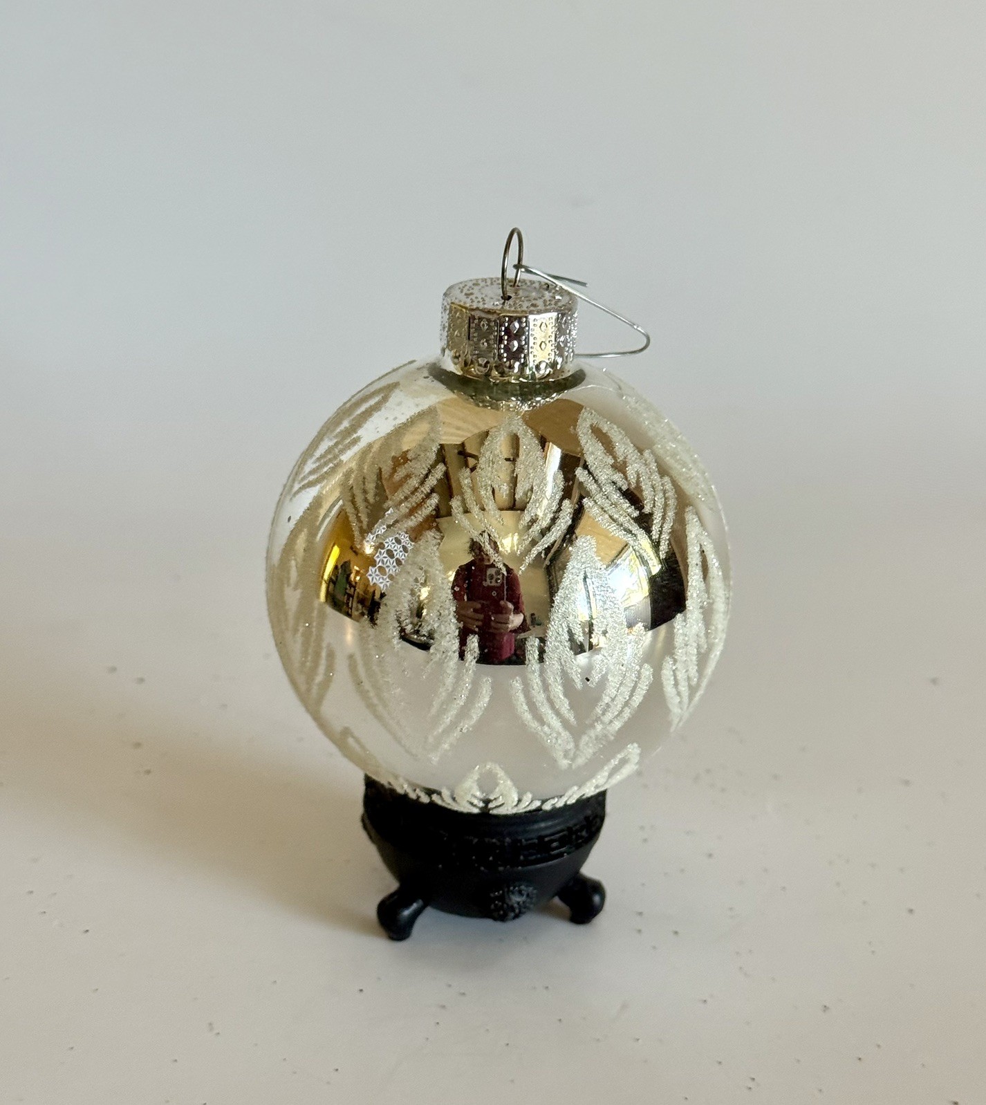 The CHRISTMAS SHOPPE Silver Glass Ornaments Set of 4 – Glitter Feathers – EUC