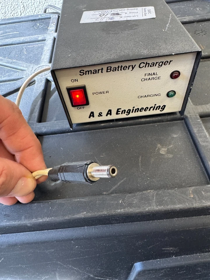 Cargador de batería inteligente de A&A Engineering Foto 2 de 4