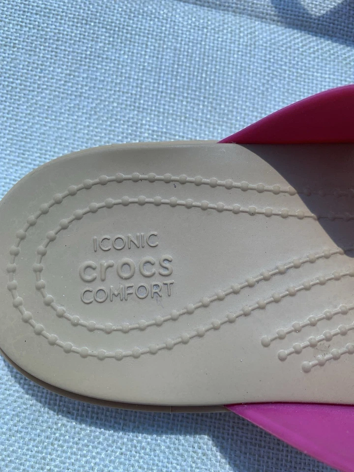 Sandalia Crocs Talum con tiras en el dedo del pie rosa fucsia para mujer talla 9 usada Foto 4 de 4