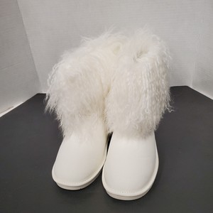 white bearpaw boots
