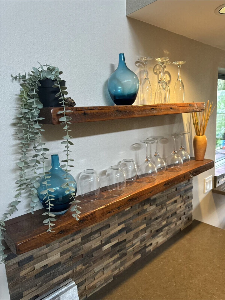 Estante flotante de madera de granero recuperada - Premium 2 pulgadas de espesor estantes flotantes hechos en EE. UU. Foto 3 de 4