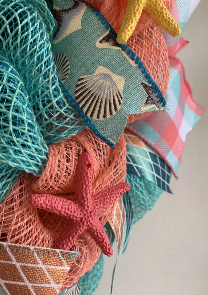Bright colored starfish wreath. Beach wreath. - Image 4 of 4