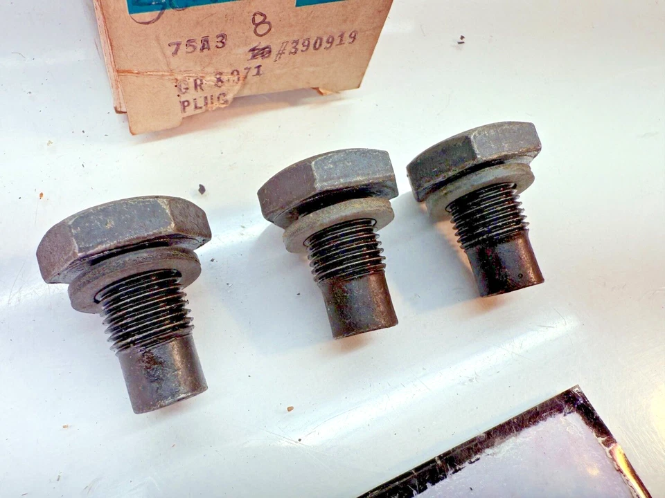 (1) Новая из старых запасов 1964-1976 Oldsmobile 442 Delta 88 98 GM сливная пробка масляного поддона 390919 C23-17 - Изображение 3 из 4