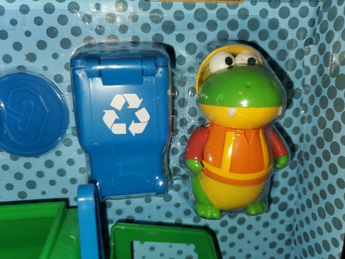 CAMIÓN DE JUGUETE DE RECICLAJE Ryan's World GUS THE GOMMY GATOR con figura articulada Gator. - Imagen 9 de 10