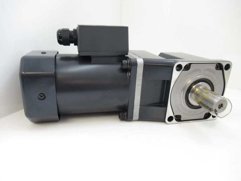 ORIENTAL MOTOR BHI62ST-G2 Induction Motor 220Vac 3-Ph 200W + BH6G2-9RA Gear Head - Image 2 of 4