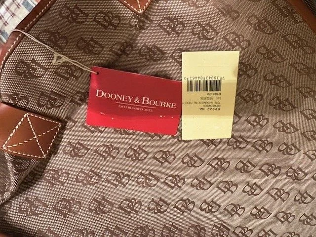 Bolso mediano Dooney and Bourke marrón nuevo con etiquetas Foto 2 de 4