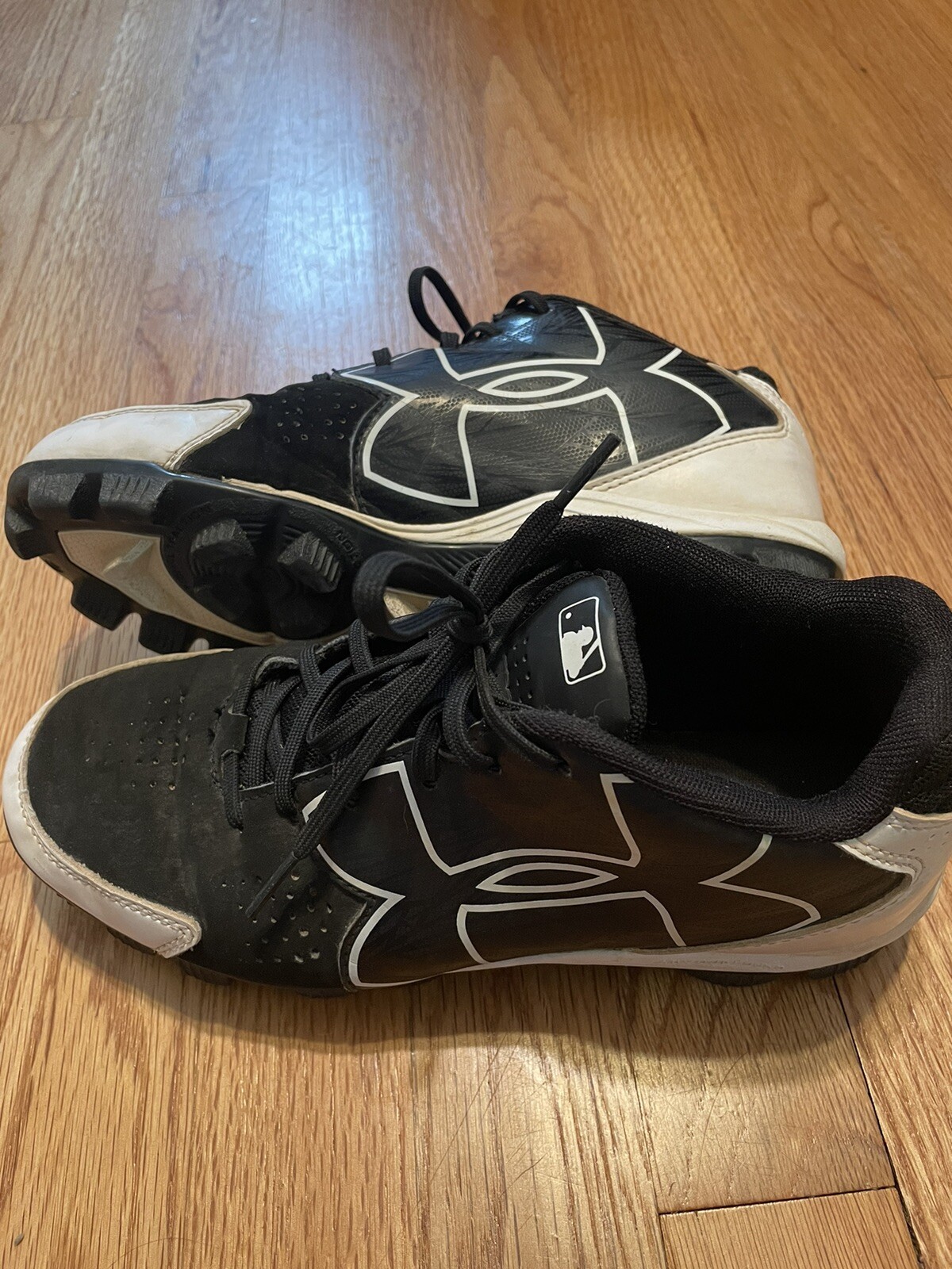 Under Armour Ignite Mid Black White Youth Baseball Cleats Size 5.5