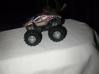 MAXIMUM DESTRUCTION GREY HUBS HOTWHEELS REV TREDZ  1/43 SCALE MONSTER JAM TRUCK