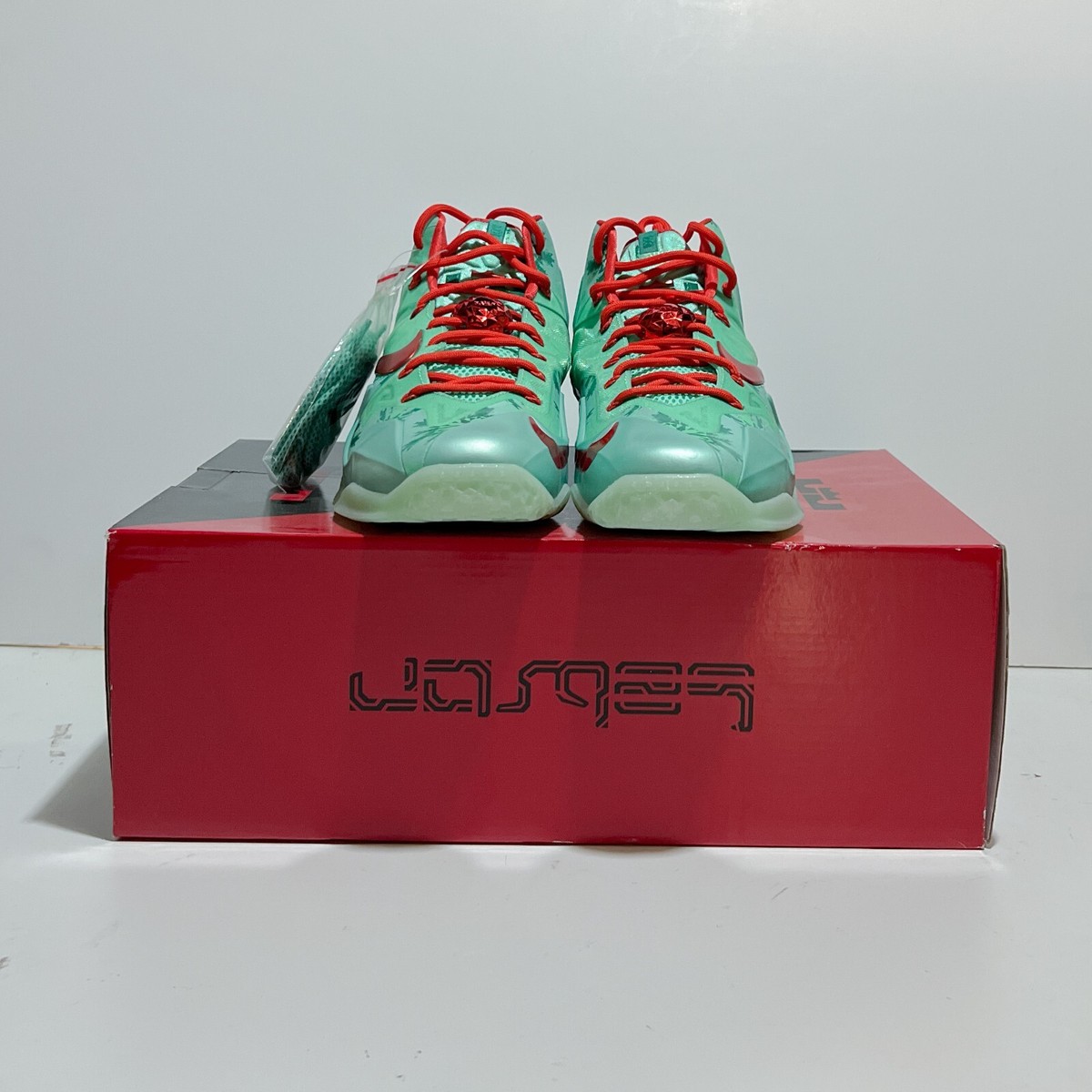 Nike Lebron 11 Christmas Sneakers Mens MISMATCH Size 9.5 And 10.5 Size 10.5 - Nike LeBron 11 Christmas for sale online | eBay main image 3