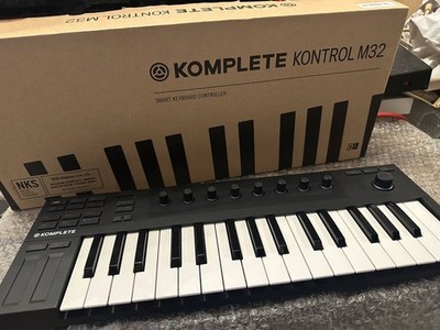 Native Instruments KOMPLETE KONTROL M32 USB MIDI Keyboard Tested Boxed