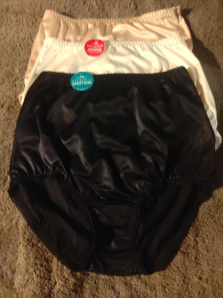 Lot of 5 Vanity Fair Women's briefs Sz 6 satin panties 2 Pink, 2 White, 1 Black - Image 3 of 4