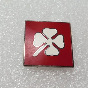 US Army 4th Infantry Division Clover Quadrifoil Pin Militaria Red White Vintage