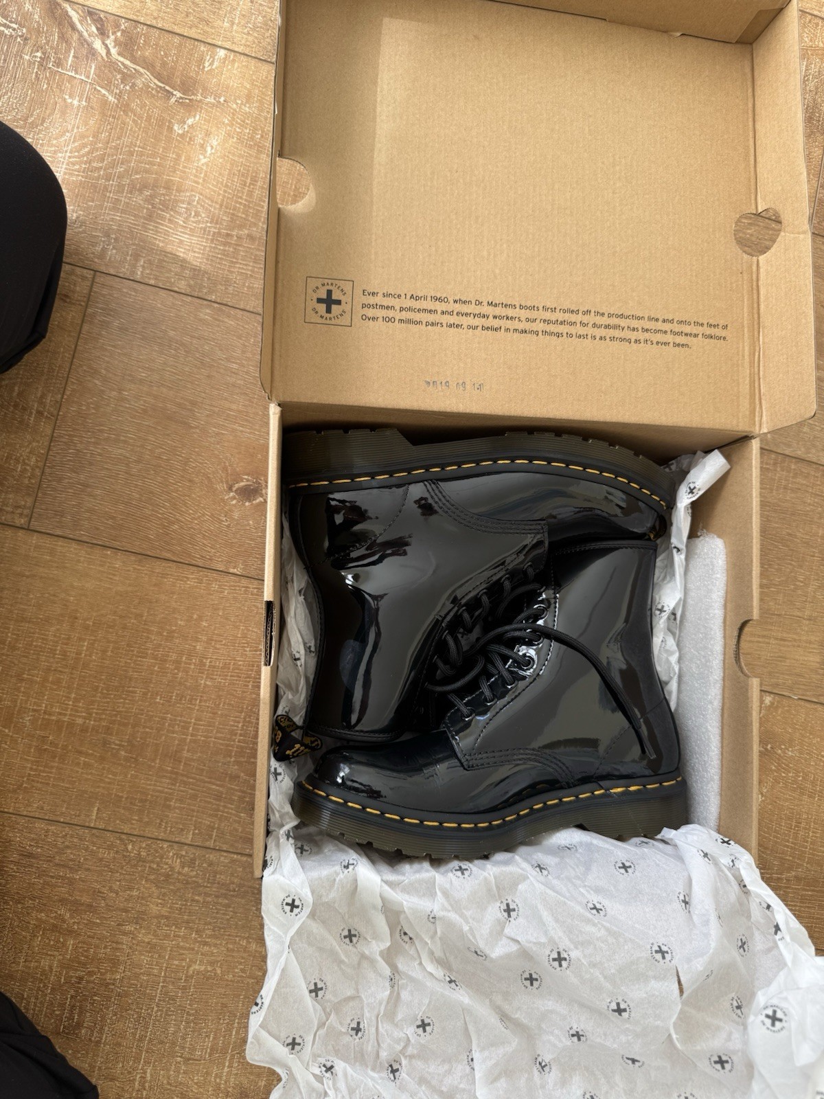 Dr. Doc Martens 1460 Women's Boot, Size 8 - Black Patent Lamper Leather Shiny thumbnail 5