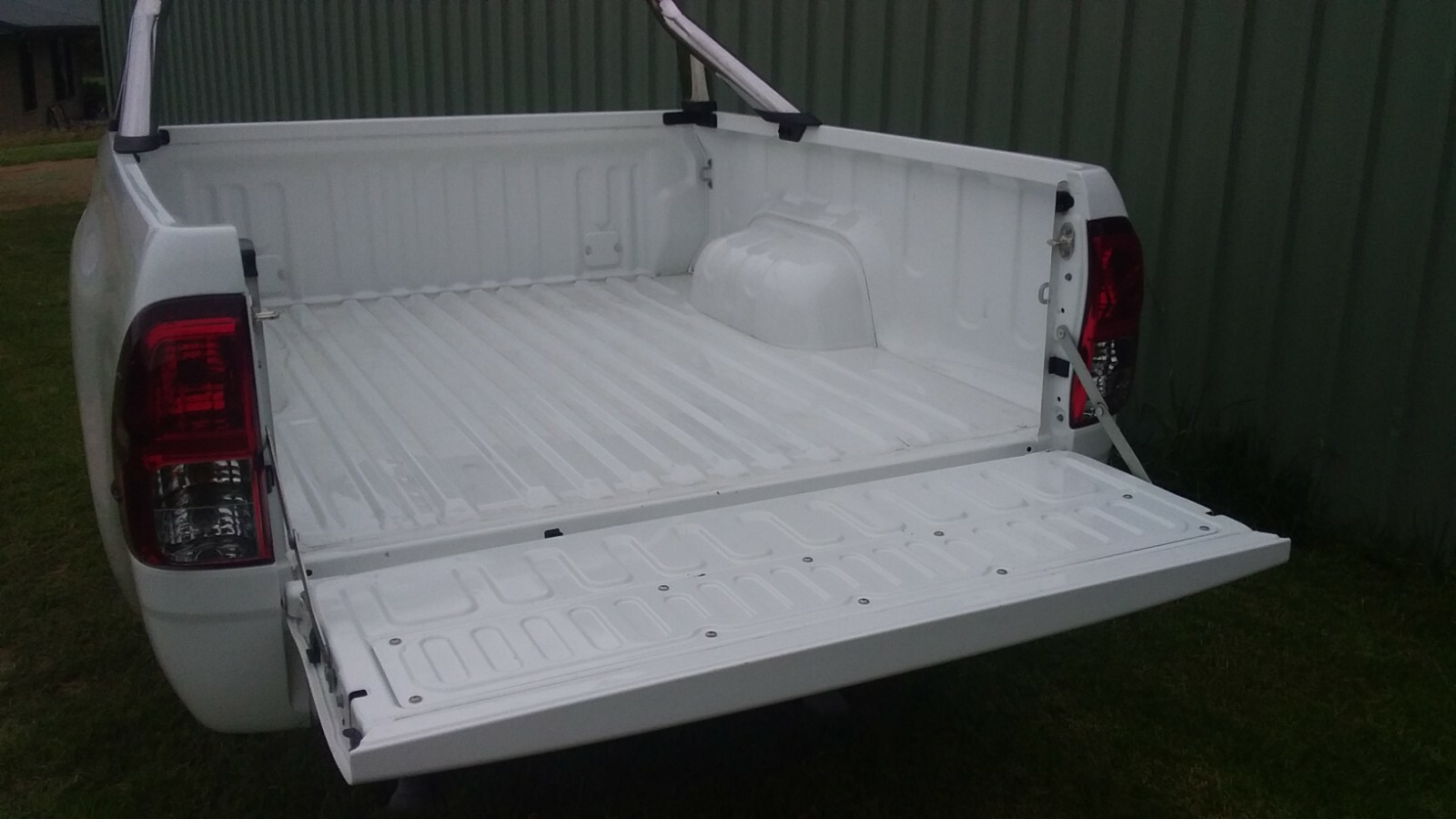 TOYOTA HILUX (EXTRA) SPACE CAB AND JDECK TUBS eBay