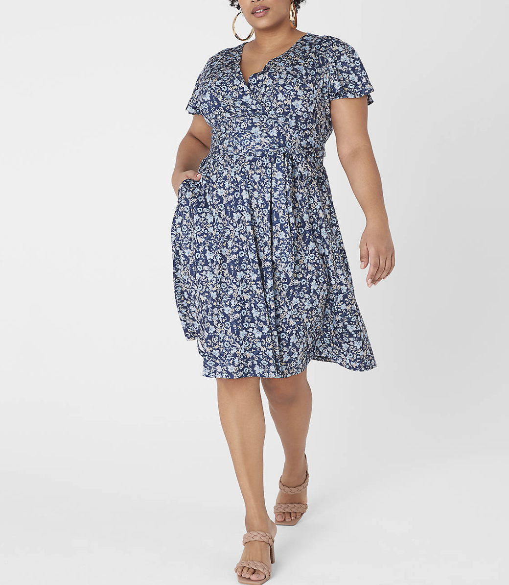LANE BRYANT WOMEN'S BLUE FLORAL SURPLICE NECK LENA FIT FLARE