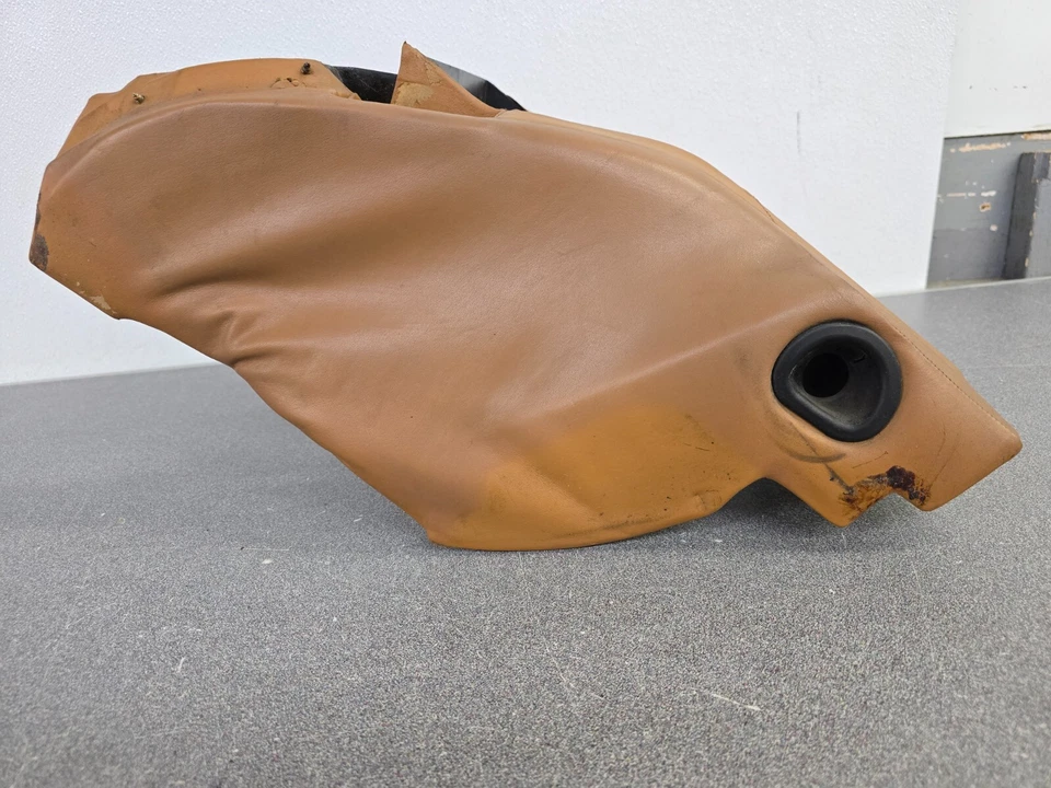 CONSOLA TRASERA ORIGINAL USADA ORIGINAL PORSCHE 928 UNIDAD BASE CUERO PAPIRO Foto 4 de 4