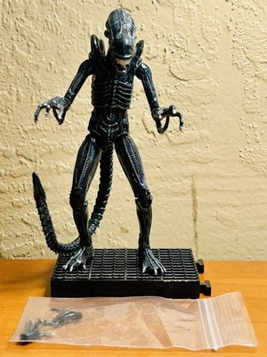 Hiya Toys Exquisite Minis Aliens Blue Xenomorph Warrior 4'' Action Figure