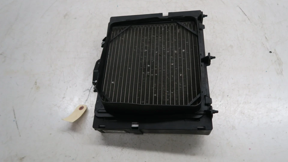 Radiador auxiliar delantero izquierdo lado del conductor BMW M6 F12 2013-2018 OEM 2284275-01 Foto 2 de 4