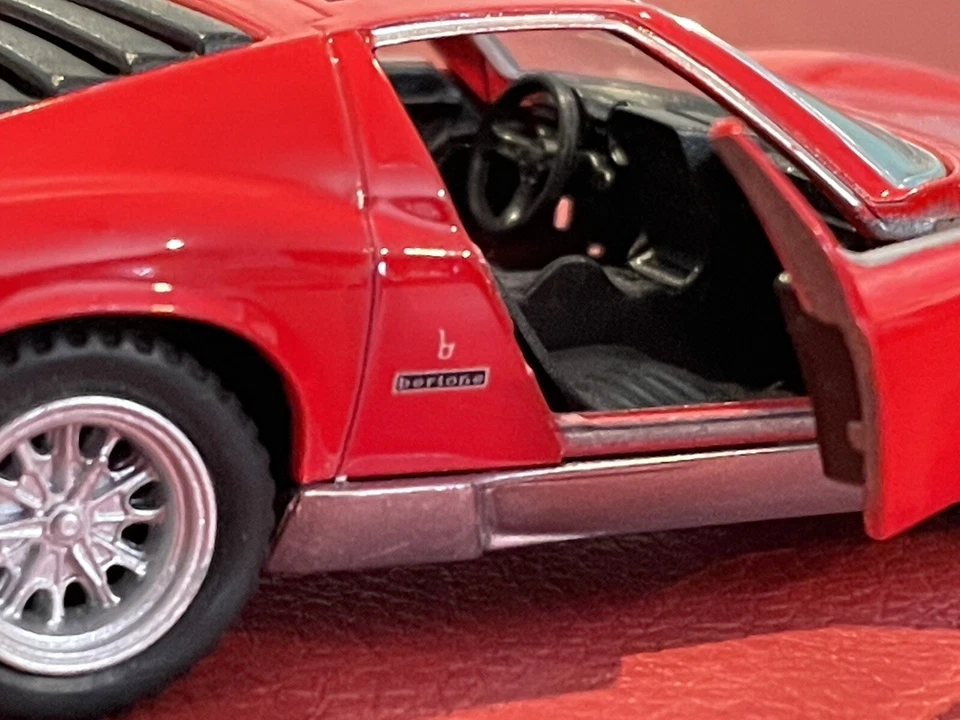 Lamborghini Miura Diecast car 1/34 1971 P400 SV Red  - Image 2 of 4