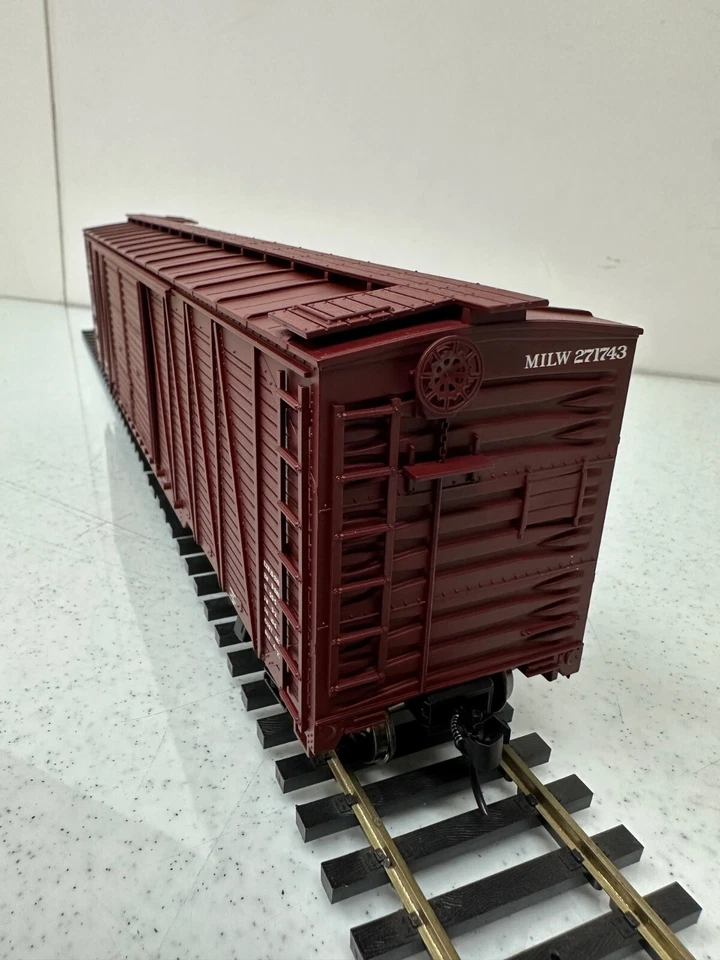 Atlas #2001562 Milwaukee 50'  Single Sheathed Box Car 2 Rail O Scale NEW - Image 4 of 4