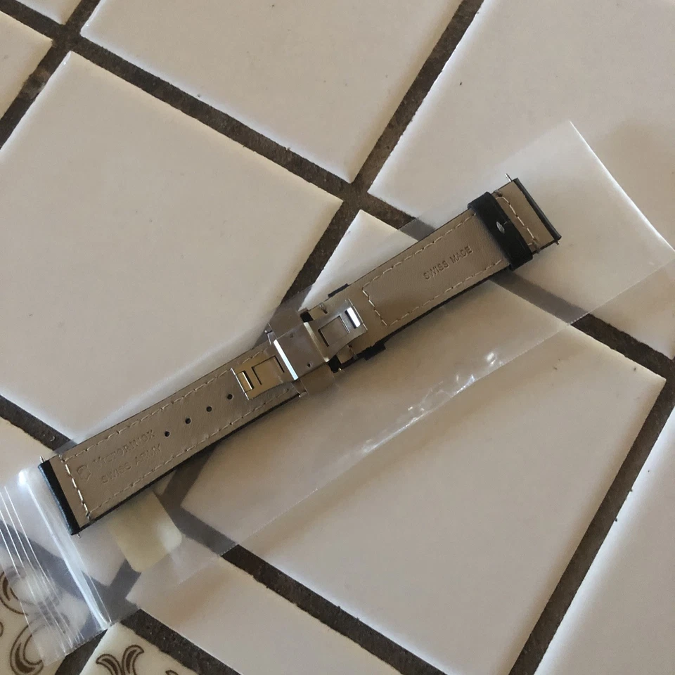 VICTORINOX 瑞士军队 ALPNACH BLK 皮革表带 24 毫米机器 6 241188 瑞士制造 — 第 3/4 张图片