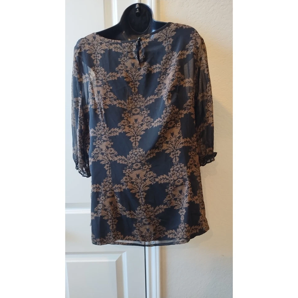 Blusa 5th Avenue Negra Estampado Dorado Manga 3/4 Semi Transparente con Cami Negra Tanque XL Foto 3 de 4