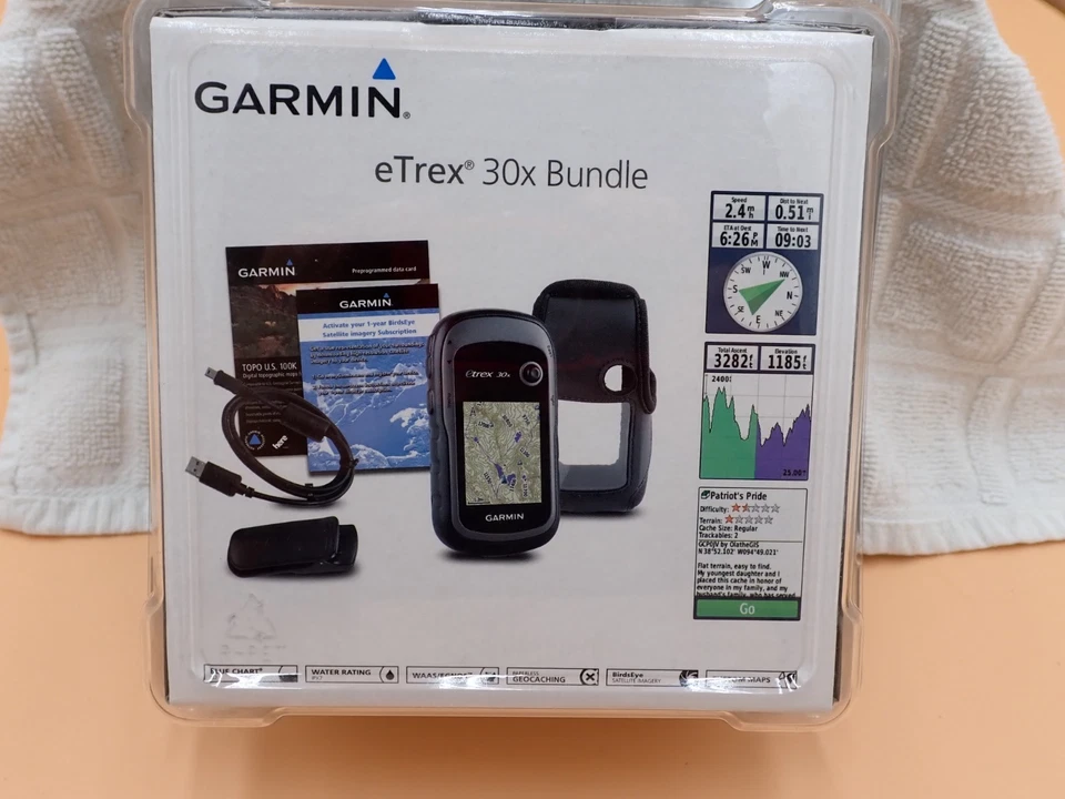 Sealed GARMIN eTrex 30x Handheld GPS Bundle w/topo card, cables, carry case + - Image 2 of 4