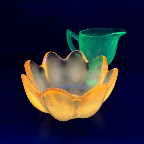 1970s Blenko Sandblasted Lotus Bowl 6" Orange Cadmium MCM Art Glass UV Glow