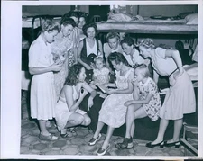1946 Photo Hilma Madison Estonian Refugee Reads Letter Miami Historic 7X9 Press
