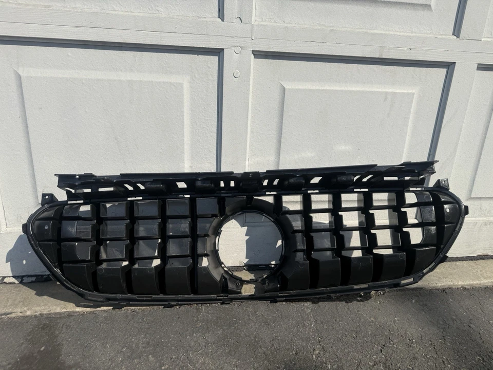 Mercedes-Benz AMG Panamericana Front Grille W213 E63 E63S 2016–2020 Gloss Black - Image 2 of 3