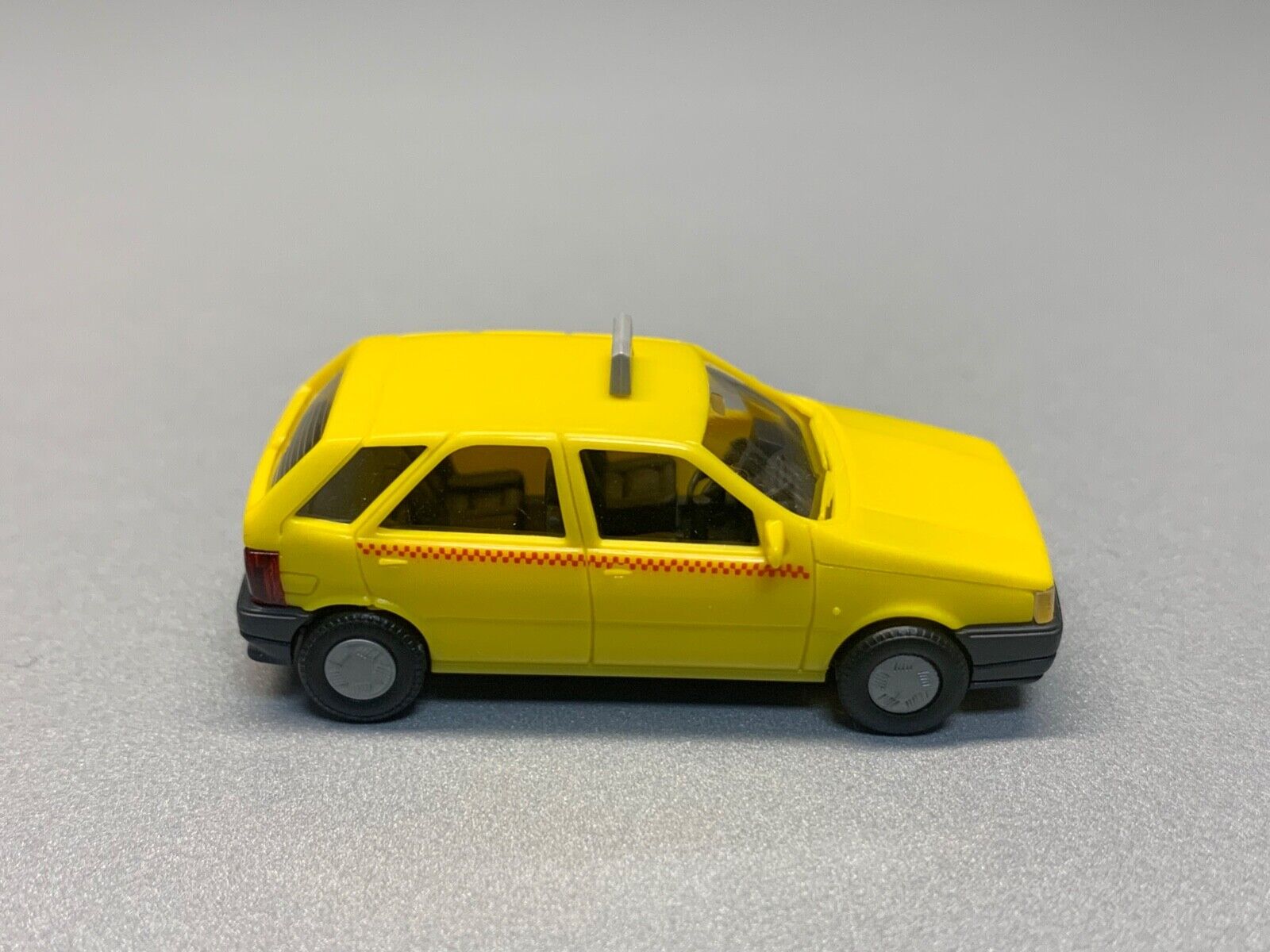 Foto 8 di 12