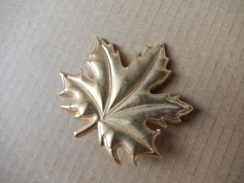 Broche Fantaisie Couleur Or - Très Bon état - Bijou D'occasion élégant