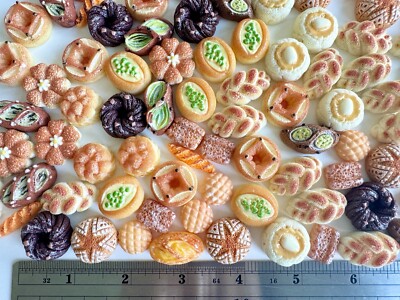 15pcs Set Dollhouse Miniature Hand Painted Resin Bakery 1:4 Bread Roll