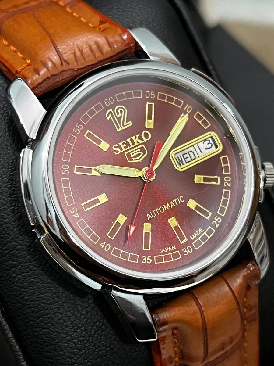 Maroon colour online watch