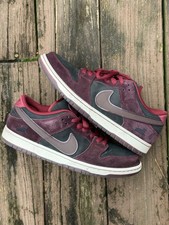 Nike SB Dunk Low Pro x Riot Skate Shop Mahoga...