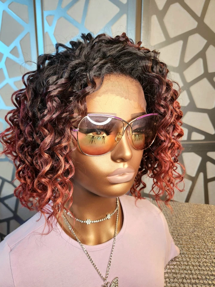 Peluca Rizada, Peluca Roja Ombre Libre Separación 13x6 Peluca de Encaje Ondulada Corta Peluca Roja Sin Pegamento Foto 4 de 4