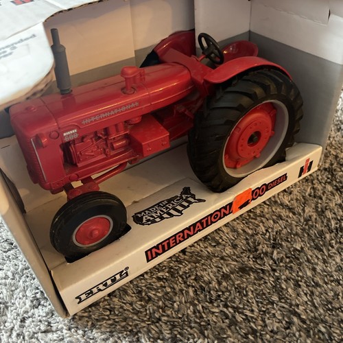 Ertel International Harvester 600 Diesel Diecast Tractor NOS - Picture 6 of 7