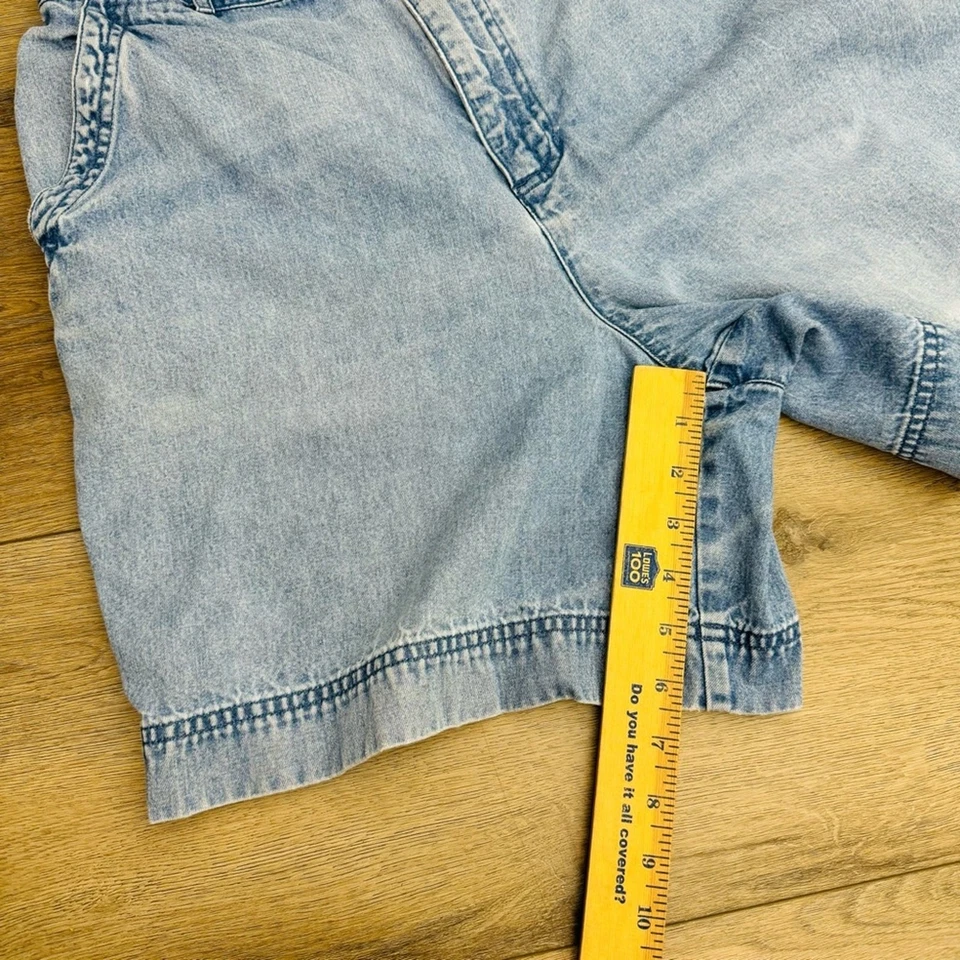 Studio Works vintage style light wash Women's Stretch Jean Shorts Size 14 - Image 4 of 4