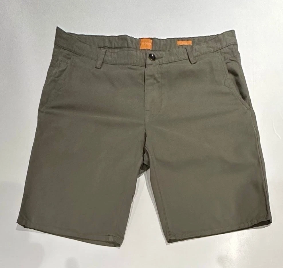 Hugo Boss Men’s Slim fit Casual Chino shorts (Khaki) RRP £118
Opens in a new window or tab