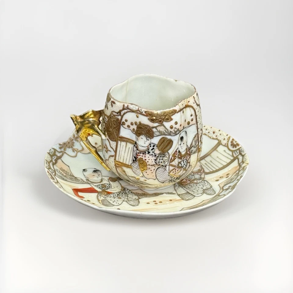 Antiguo juego de taza y platillo japonés Nippon levantado moriage dorado relieve Demi Foto 3 de 4