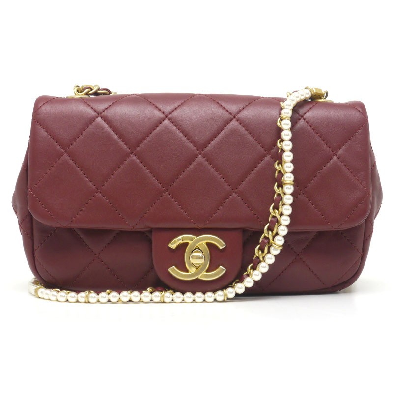 CHANEL Matelass Chain Shoulder Bag in Bordeaux with Gold Hardware and Fake Pearls