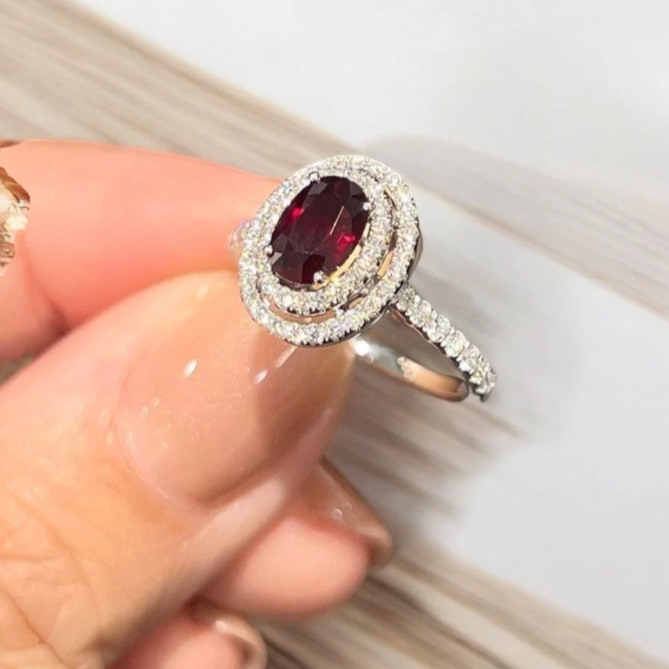 Anillo de boda de diamantes cultivados en laboratorio con certificación GLI de corte rubí ovalado de 3,00 quilates platino 950 Foto 2 de 4