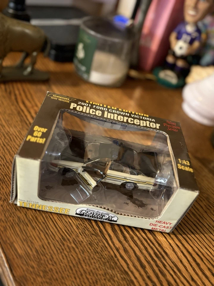 Caja de cambios 1/43 2001 Ford Crown Vic Police Interceptor Tennessee State Patrol #27158 Foto 2 de 4