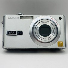 Panasonic LUMIX DMC-FX7 fotocamera digitale testata con piccoli segni di usura estetici